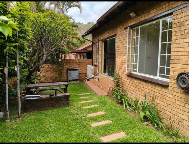 3 BEDROOM TOWNHOUSE FOR SALE IN SAFARI GARDENS